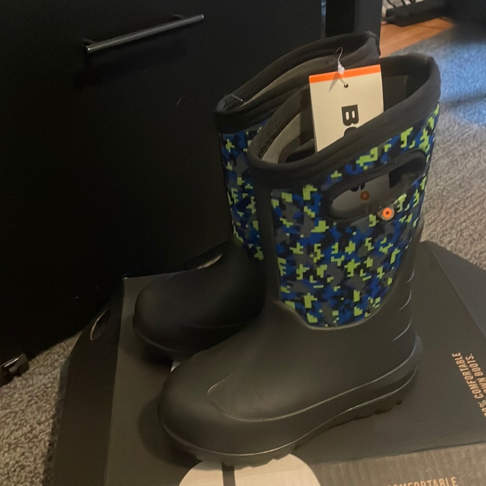 NWT Bogs Winter Boots